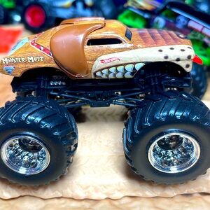 Monster Mutt